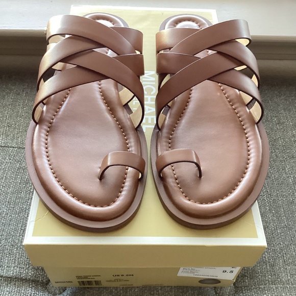 MICHAEL Michael Kors Nora Toe Ring Leather Sandals, size 9.5 - Picture 4 of 12